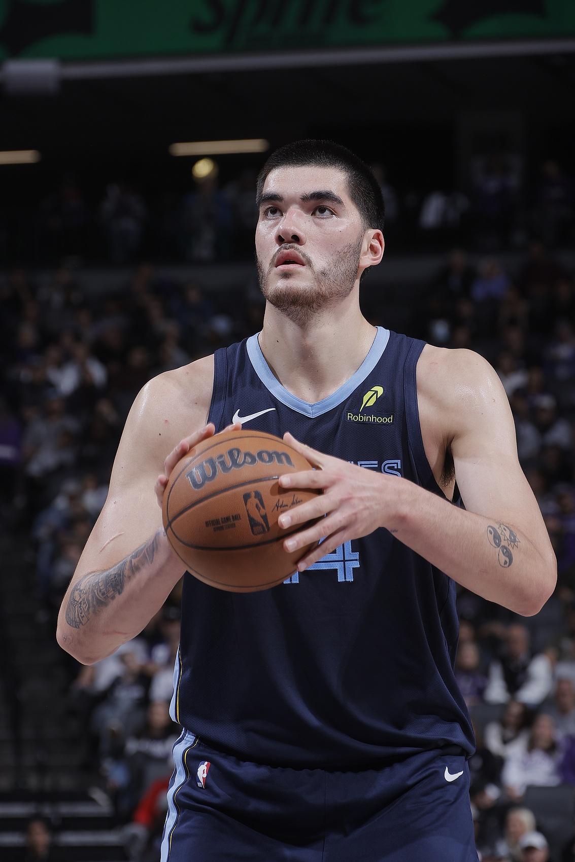 开云体育官网-埃迪脚踝应力反应！解说：因姚明的先例 现大中锋都马上休息治疗